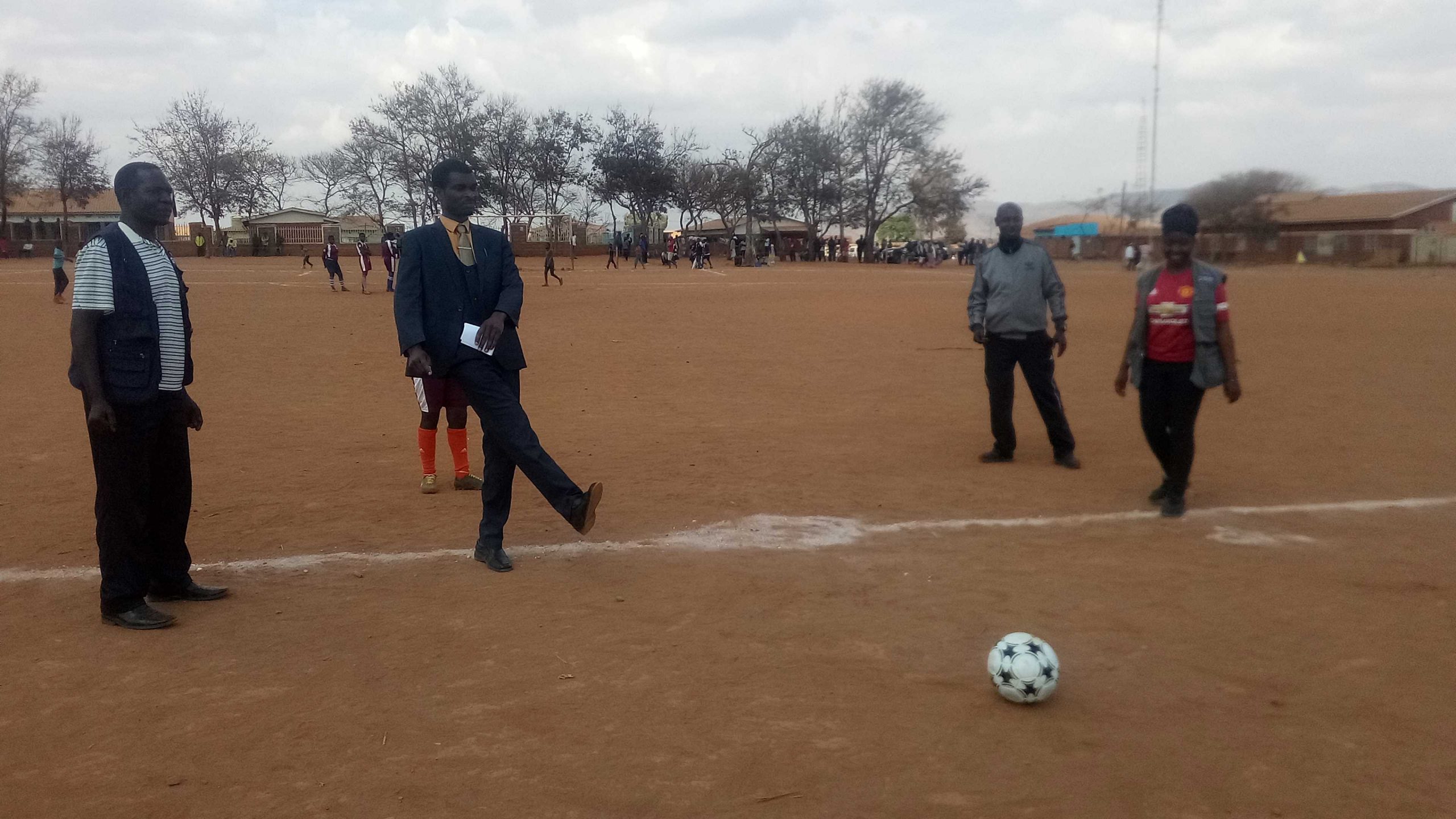 Kassanje makes a symbolic kick off (Photo by Sylvester Kumwenda)