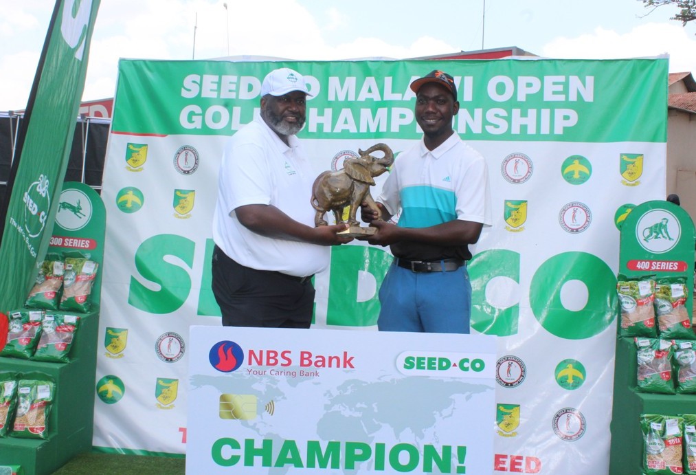Mapwanya (Right)-receiving his trophy from Seed-Co Zimbabwe Managing Director, Terence Chimanya-pic by Moses Nyirenda.